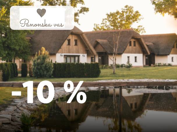 Panonska vas: Hiše s slamnatimi strehami ob ribniku, -10% popust.