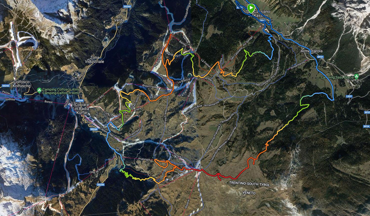 Karta kolesarskih poti v Dolomitih, vključno s Colfoscom in Corvaro.