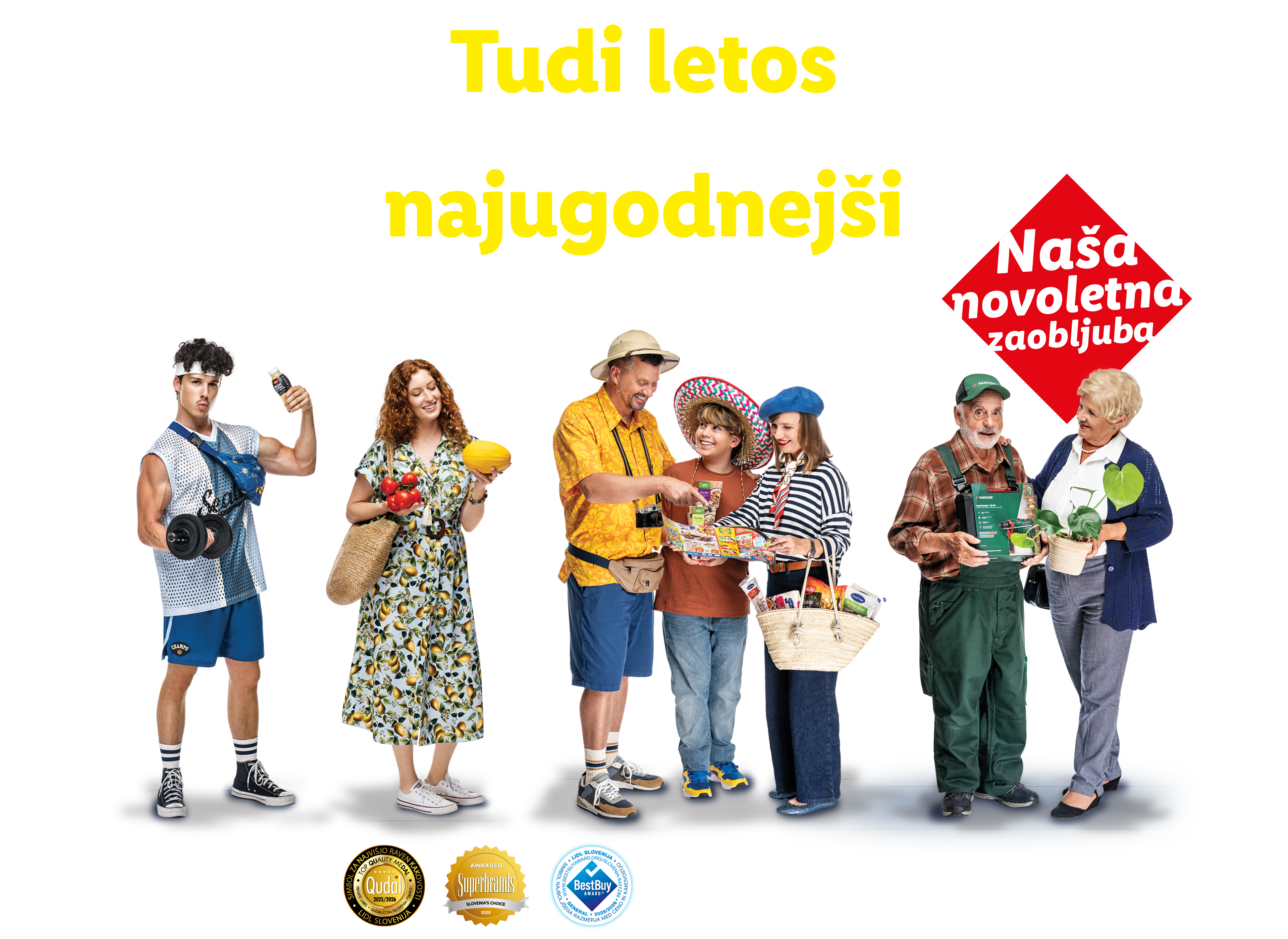 Lidl: Ljudje v različnih oblačilih, ki držijo izdelke, kot so rastline, sadje in revije, z besedilom »Tudi letos najugodnejši«.