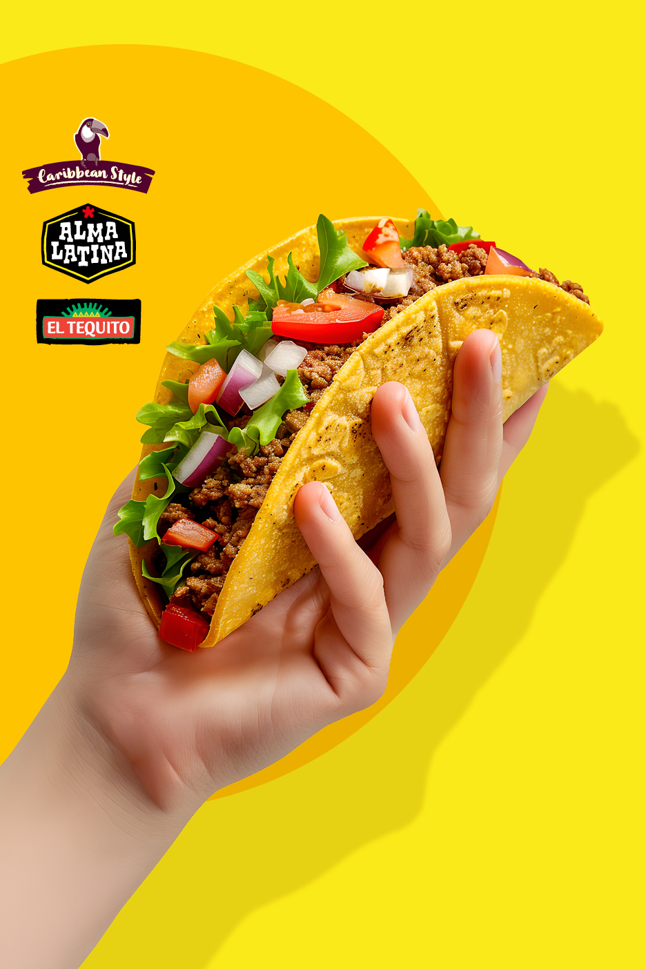 Roka, ki drži hrustljav taco, polnjen z mletim mesom in zelenjavo na rumenem ozadju.