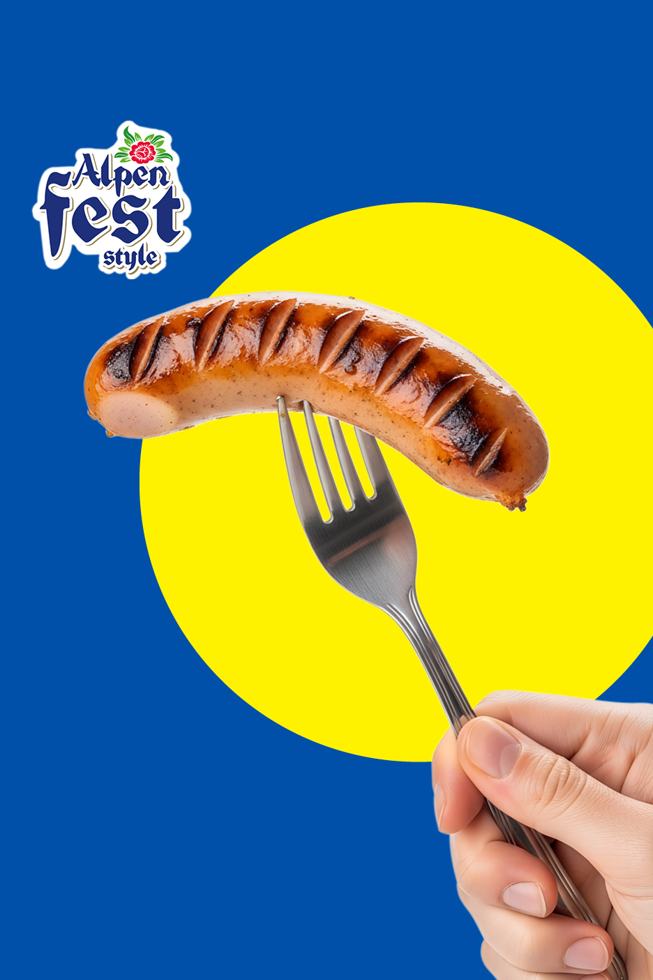 Pečena klobasa na vilicah pred modro-rumenim ozadjem z napisom »Alpen fest style«.