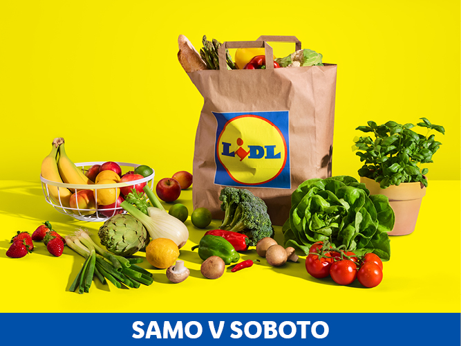 Lidl nakupovalna vrečka in raznovrstno sveže sadje in zelenjava na rumenem ozadju.