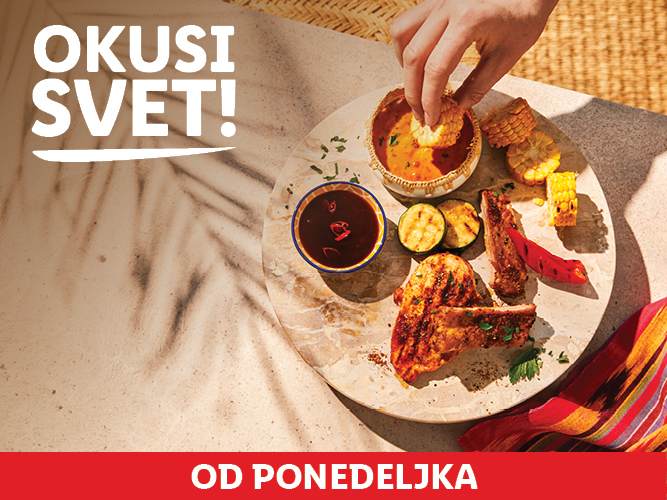 Peka na žaru s piščancem, koruzo, bučkami in omakami, z napisom 'Okusi svet!'