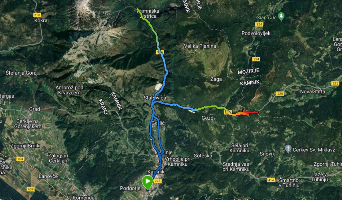 Cestni zemljevid: barvita pot blizu Kamnika, Slovenija.
