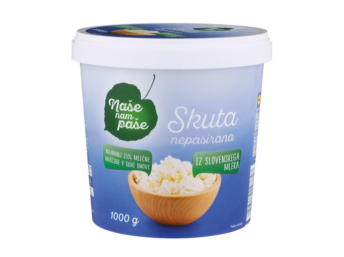 1 kg nepasteriziranega slovenskega skutin sir 'Naše nam pase'.