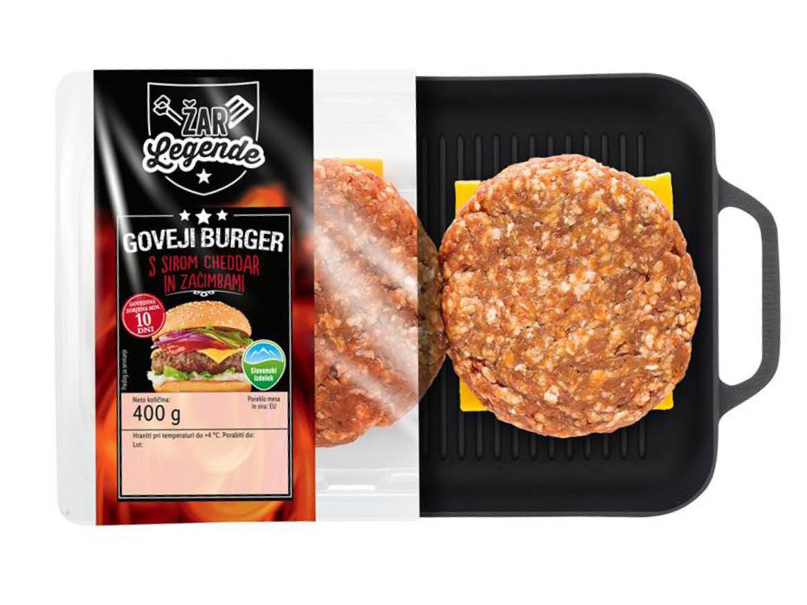 Pakiranje Žar Legende govejih burgerjev s sirom cheddar in začimbami.