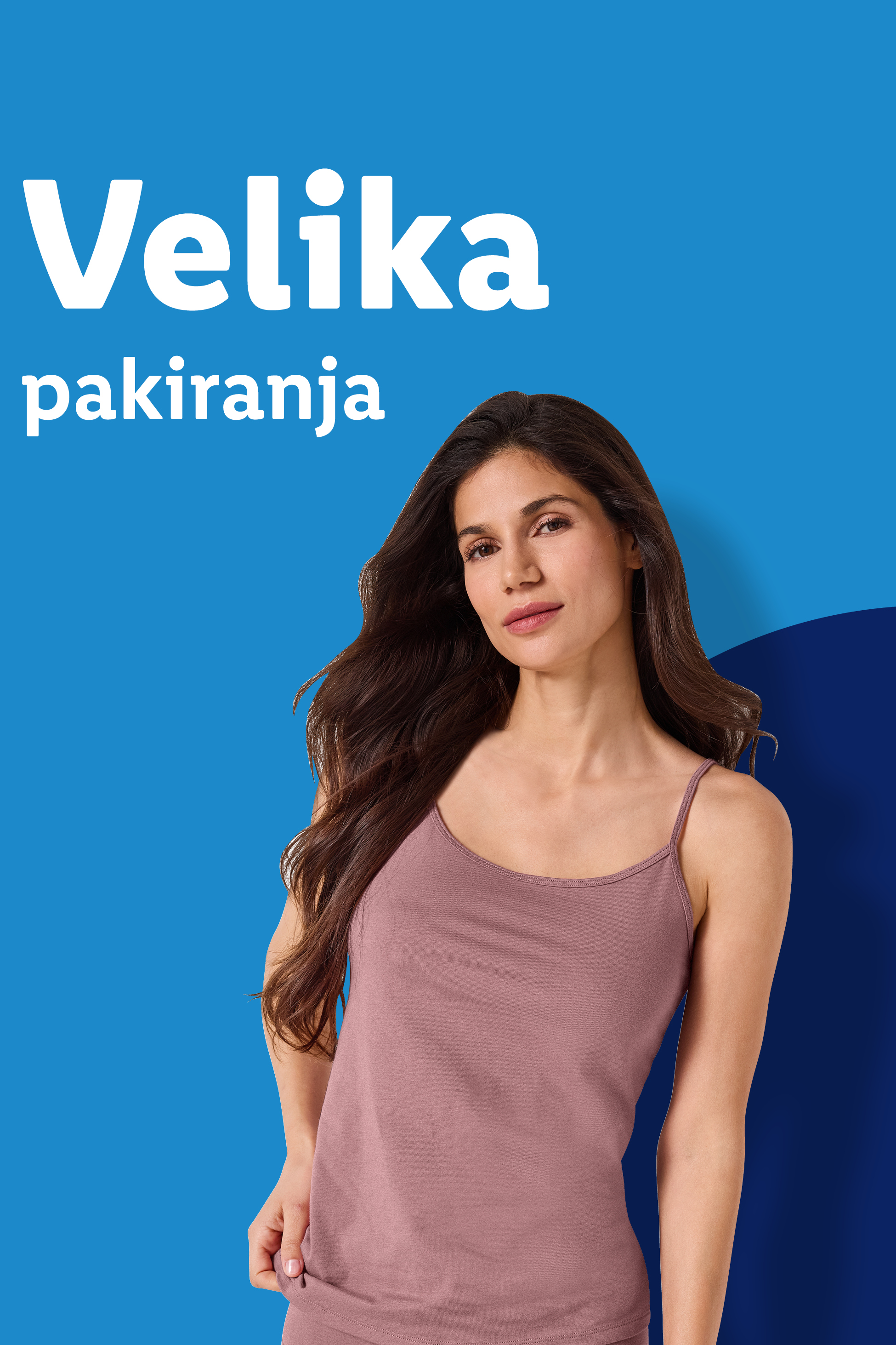 Ženska v rožnati majici brez rokavov, z napisom 'Velika pakiranja'.