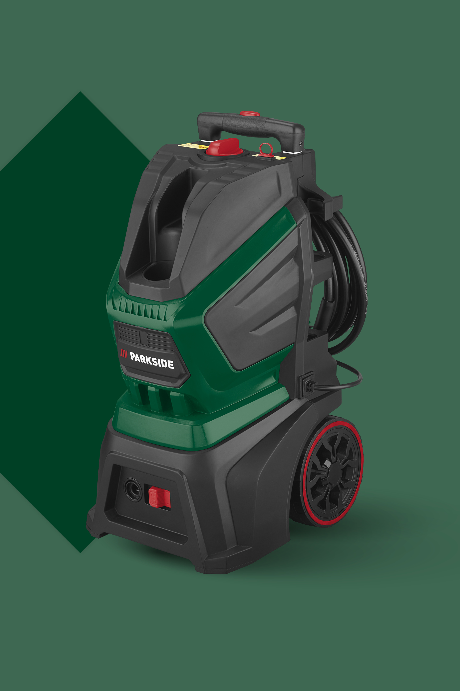 Visokotlačni čistilec v zeleni in črni barvi z rdečimi poudarki, prikazan pod kotom.