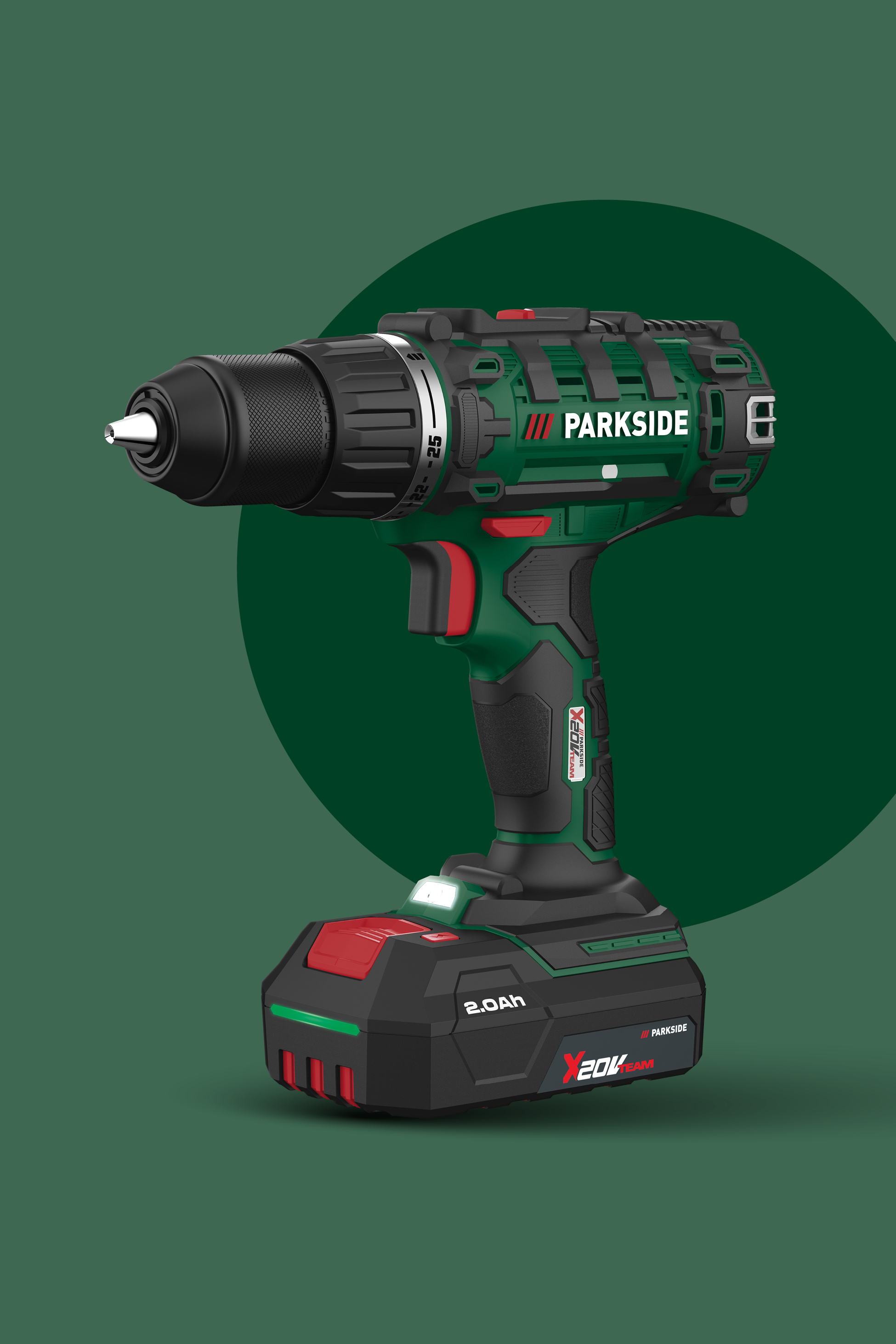 Akumulatorski vrtalnik z baterijo 2.0Ah na temno zelenem ozadju.