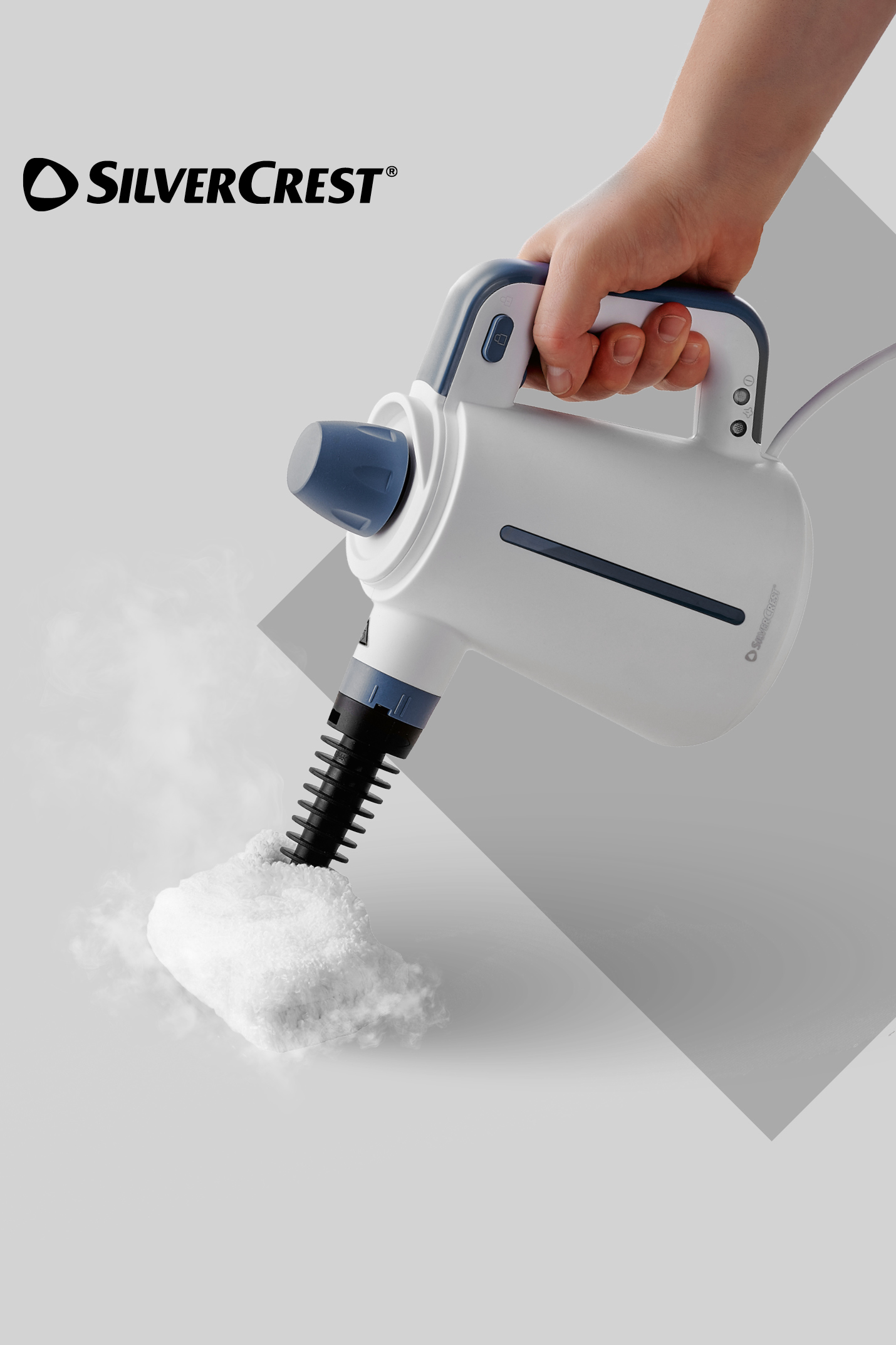 Ročni parni čistilec v beli in modri barvi, ki ga drži roka, s paro, ki prihaja iz nastavka.