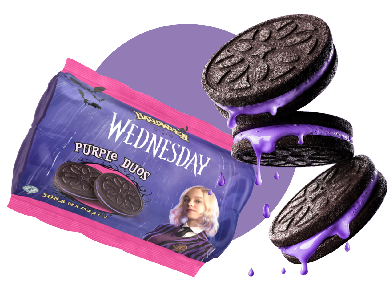 Paket piškotov Wednesday Purple Duos in trije piškoti s tekočim vijoličnim nadevom.