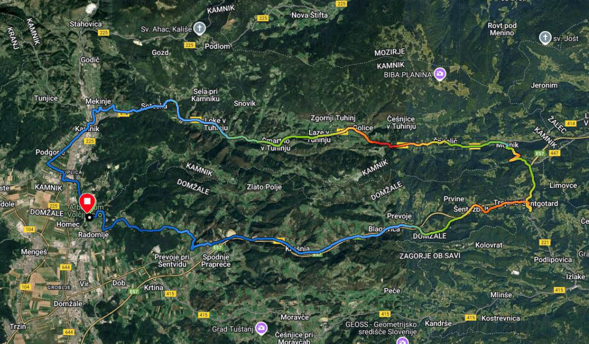 Cestni zemljevid, ki prikazuje pot med Kamnikom in Domžalami v Sloveniji.