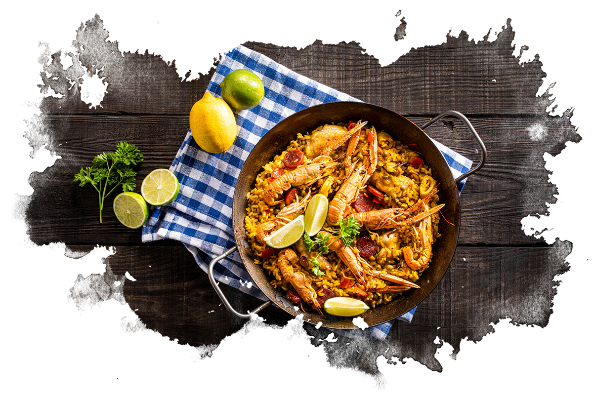 Paella z morskimi sadeži in čorizom: okusna jed.