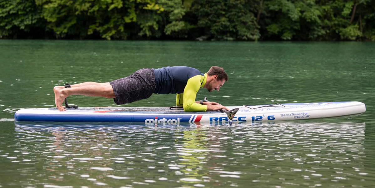Joga na napihljivem deski Mistral Race 12'6.